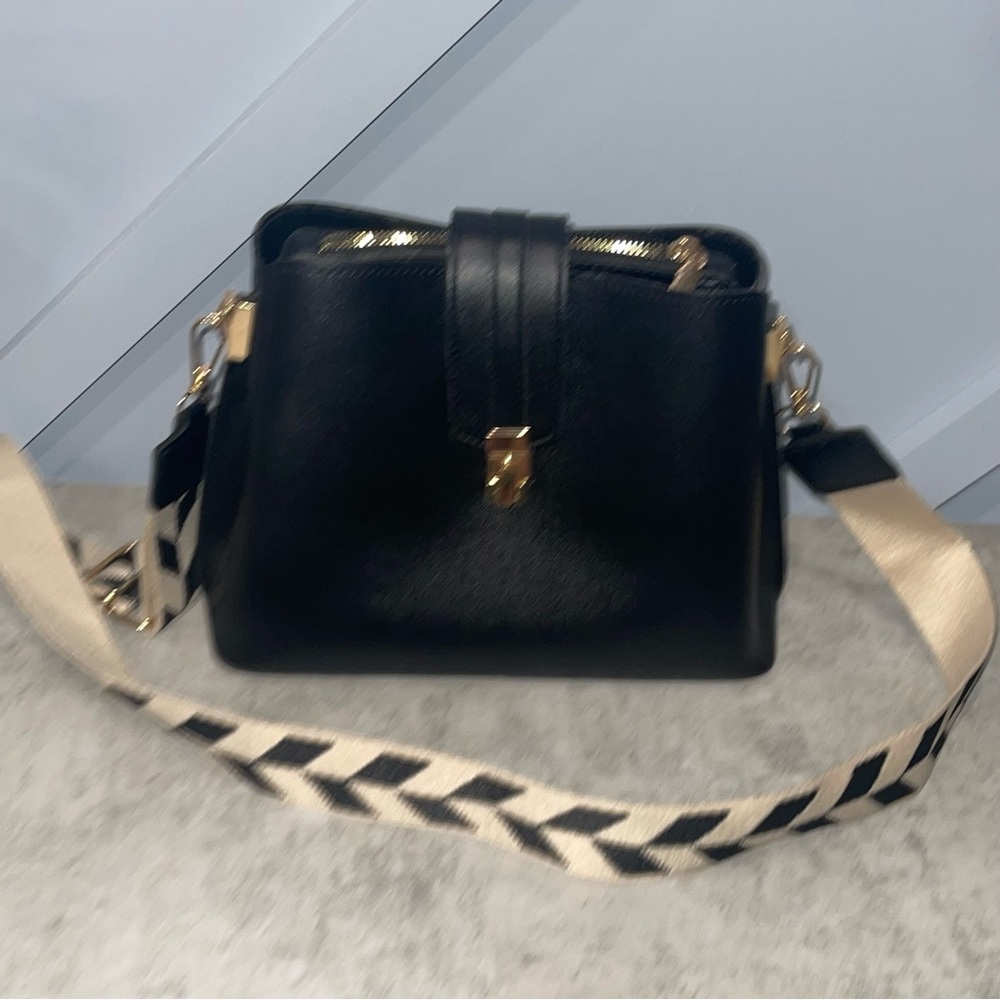 Women’s | Black Shoulder Bag | Removal and adjustable strap